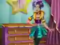 Jogo Tris: Vestir a boneca para a passarela online